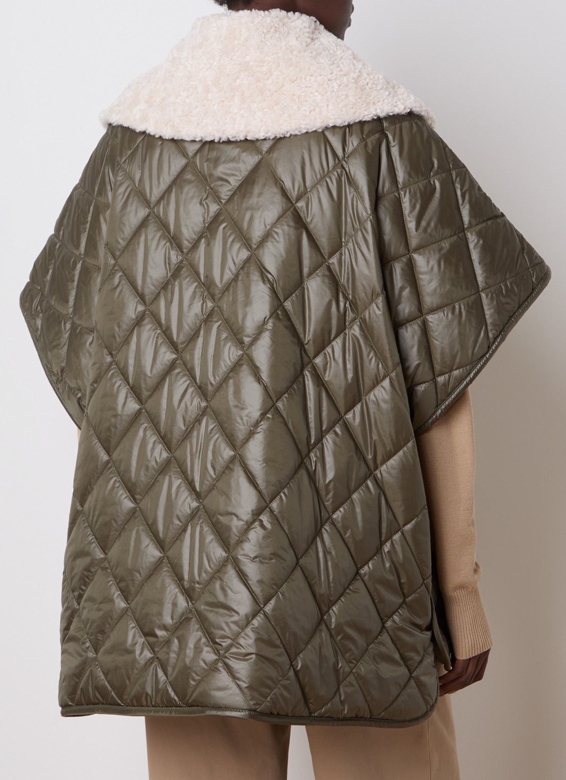 Moncler Gewatteerde cape met donsvulling en steekzakken - achterkant 6 olijfgroen