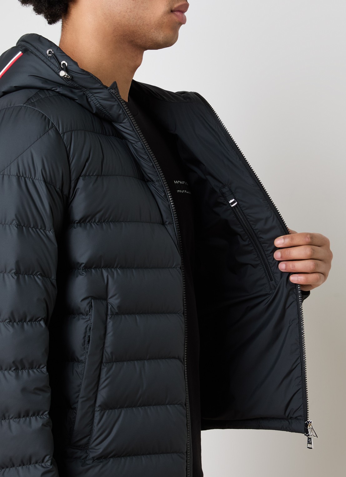 Moncler Gewatteerde jas met donsvulling en capuchon - detail 2 zwart