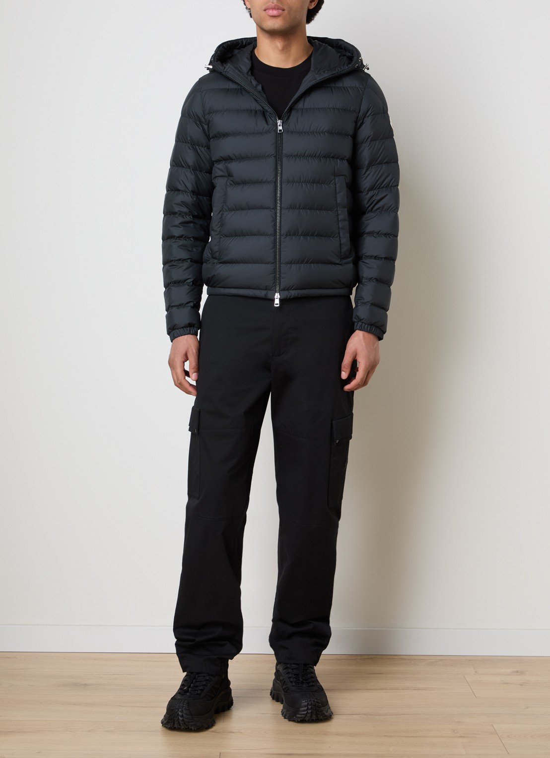 Moncler Gewatteerde jas met donsvulling en capuchon - voorkant 6 zwart