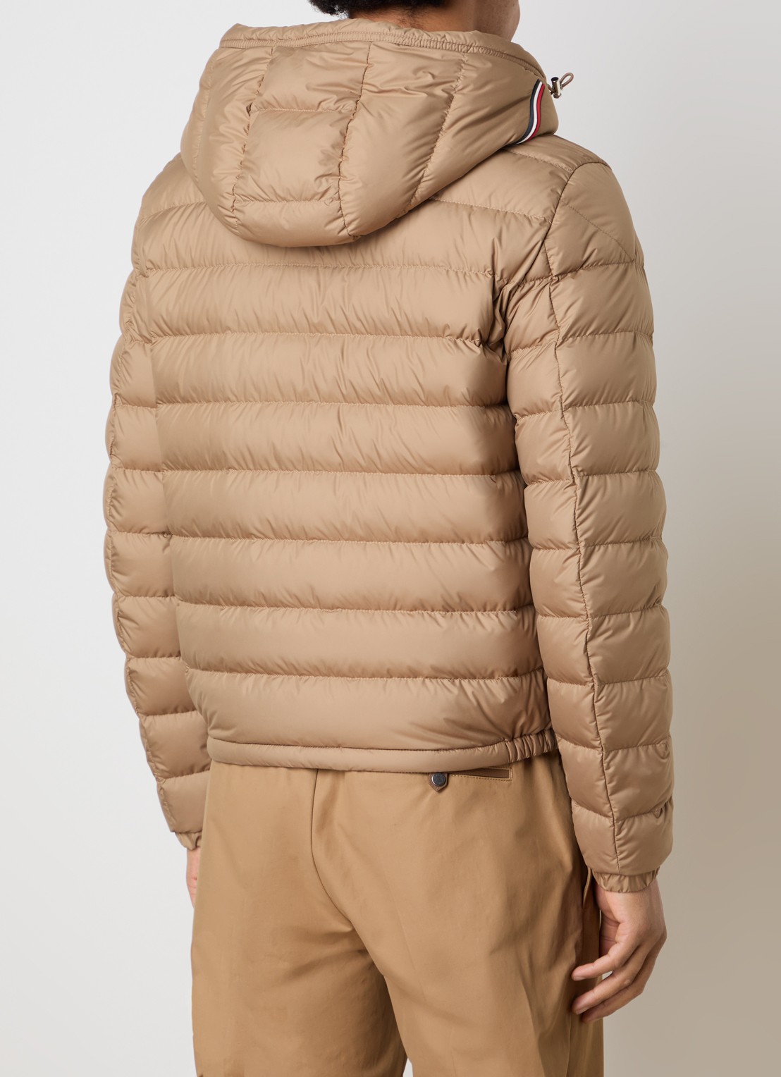 Moncler Gewatteerde jas met donsvulling en capuchon - achterkant 3 zand