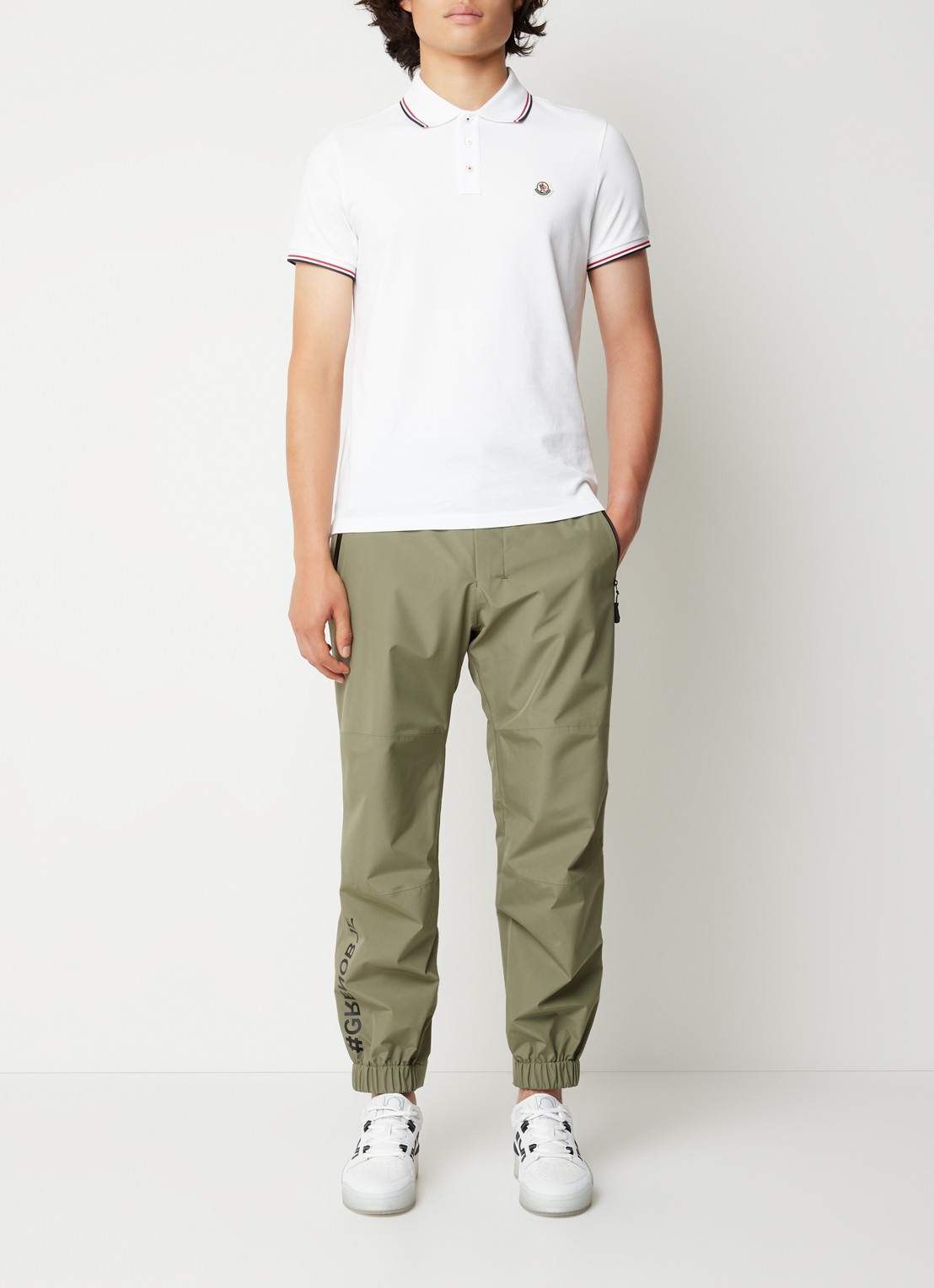 Moncler Gore-Tex tapered fit joggingbroek van softshell met ritszakken - voorkant 3 mosgroen