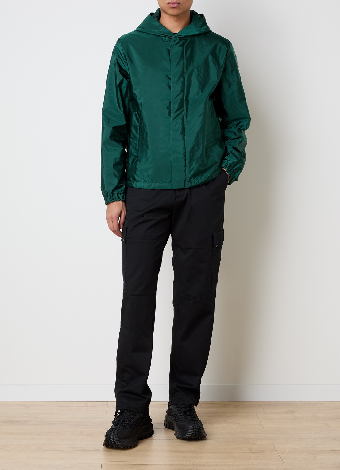 Moncler Grandans windjack met capuchon en steekzakken - voorkant 2 groen