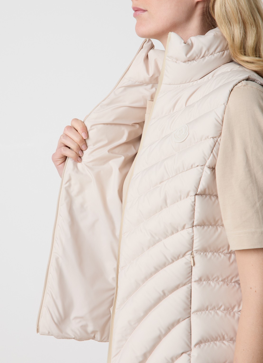 Moncler Granes gewatteerde bodywarmer met donsvulling en ritszakken - detail 4 creme