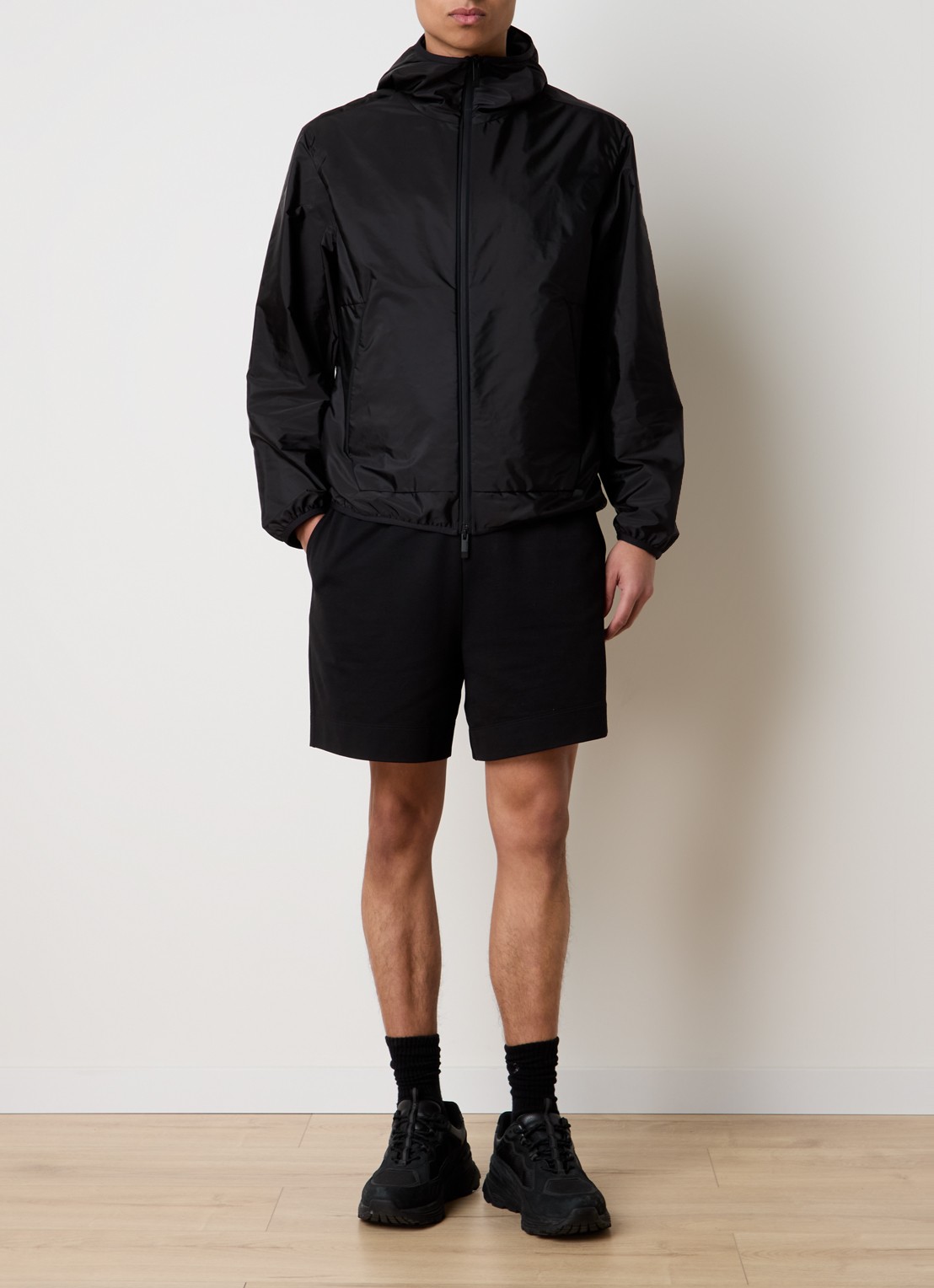 Moncler Granier windjack met backprint en waterafstotende coating - voorkant 6 zwart