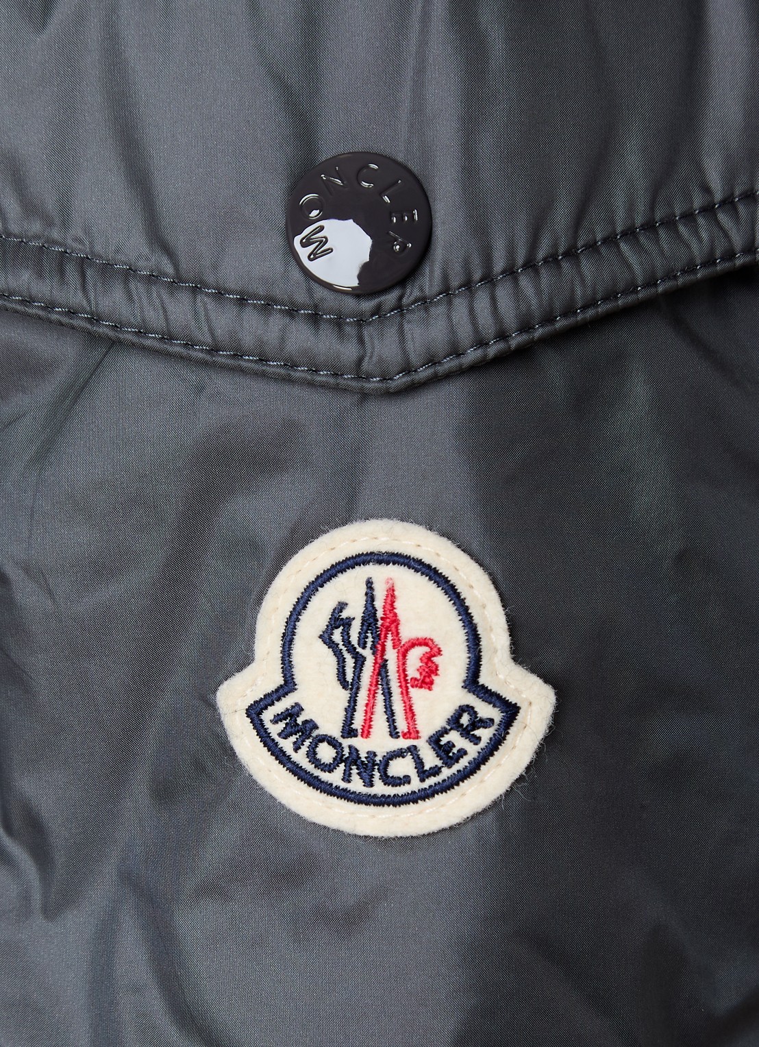 Moncler Grofgebreide trui in scheerwolblend met logo - detail 3 grijs