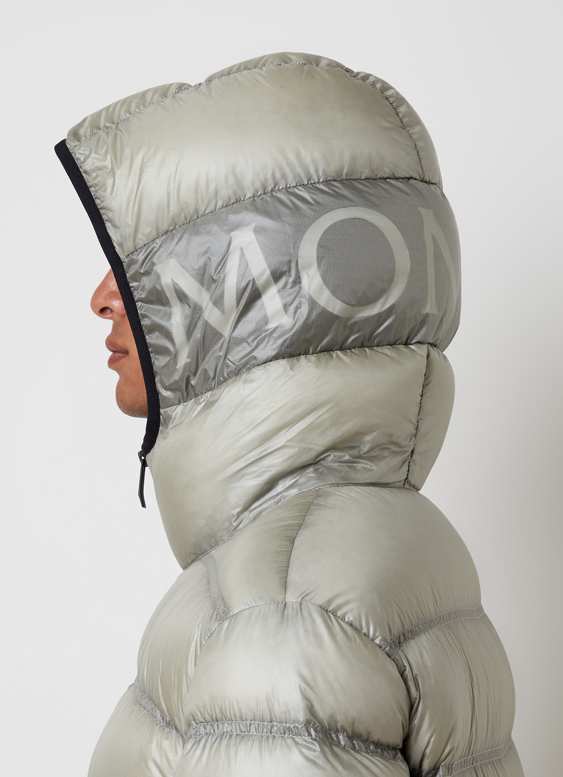 Moncler Guadiana puffer jack met donsvulling en capuchon - detail 6 lichtgrijs