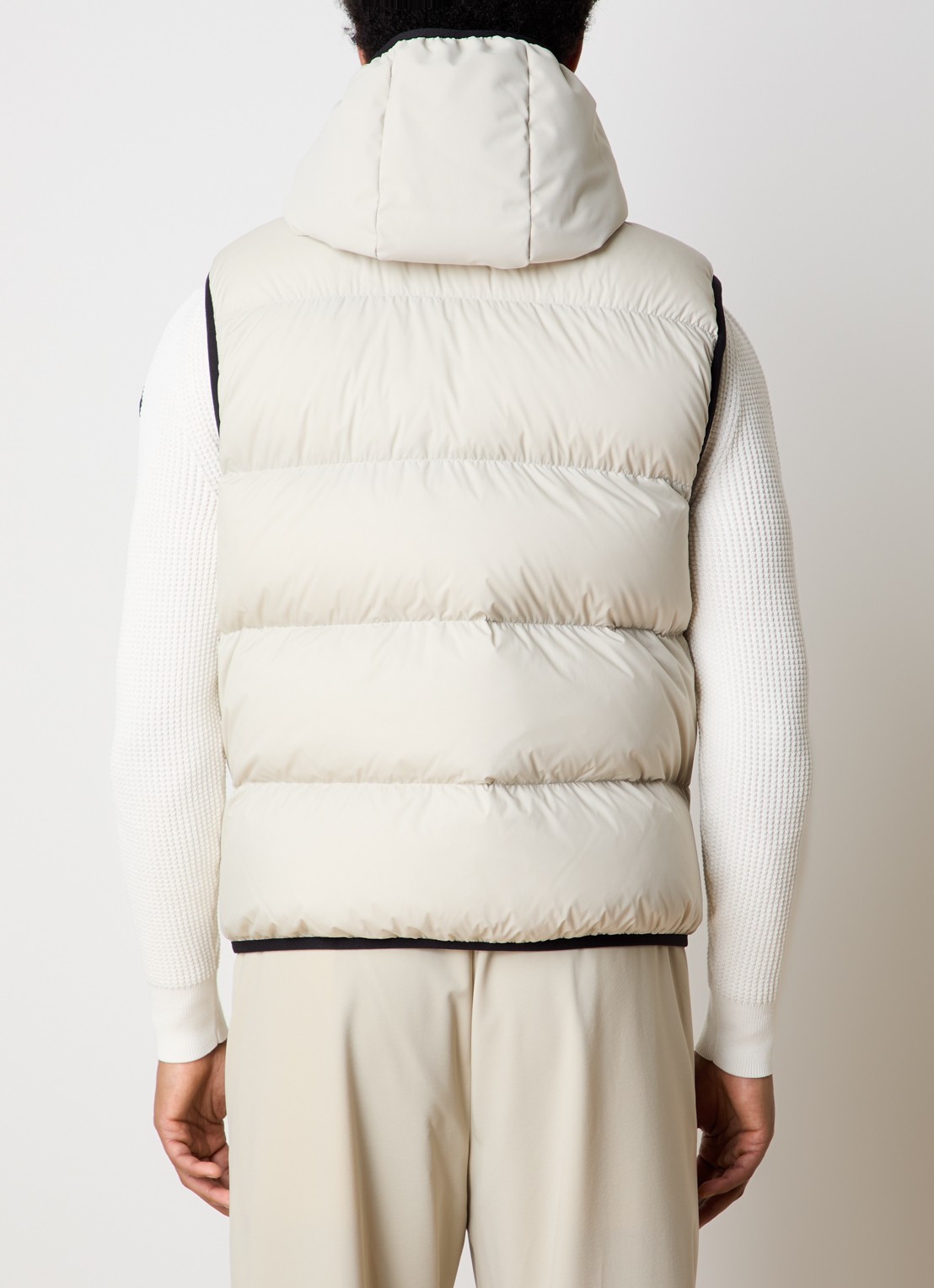 Moncler Guersac gewatteerde bodywarmer met donsvulling en afneembare capuchon - achterkant 6 beige