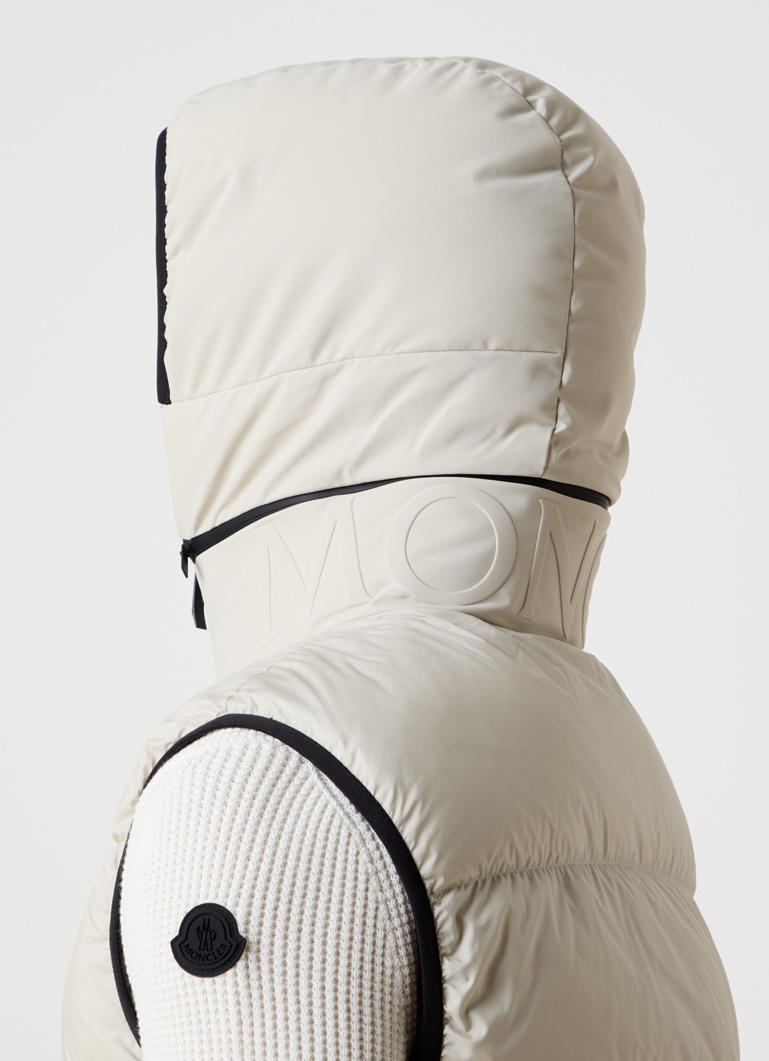 Moncler Guersac gewatteerde bodywarmer met donsvulling en afneembare capuchon - detail 5 beige