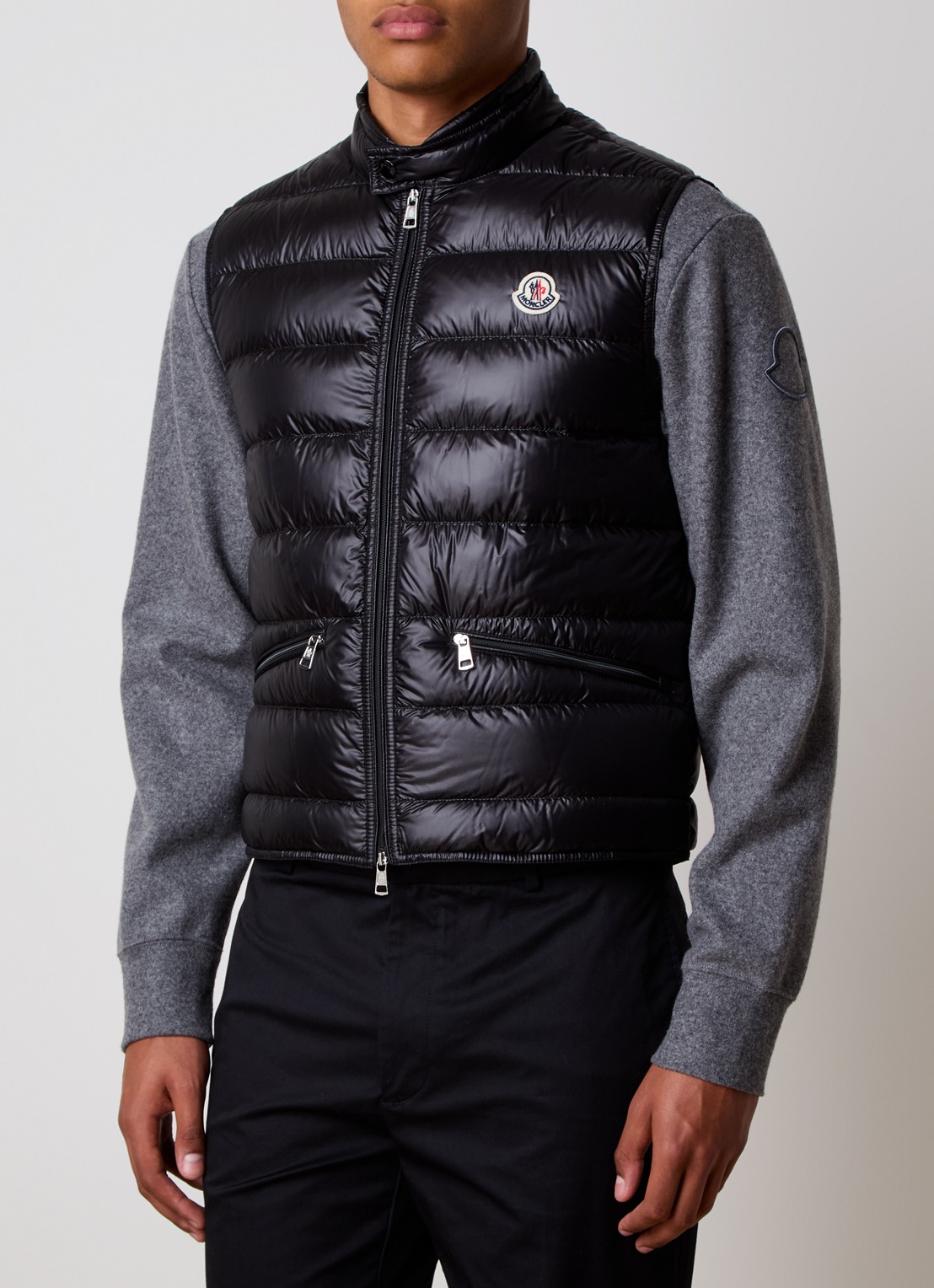 Moncler Gui gewatteerde bodywarmer met donsvulling en logo - detail 2 zwart