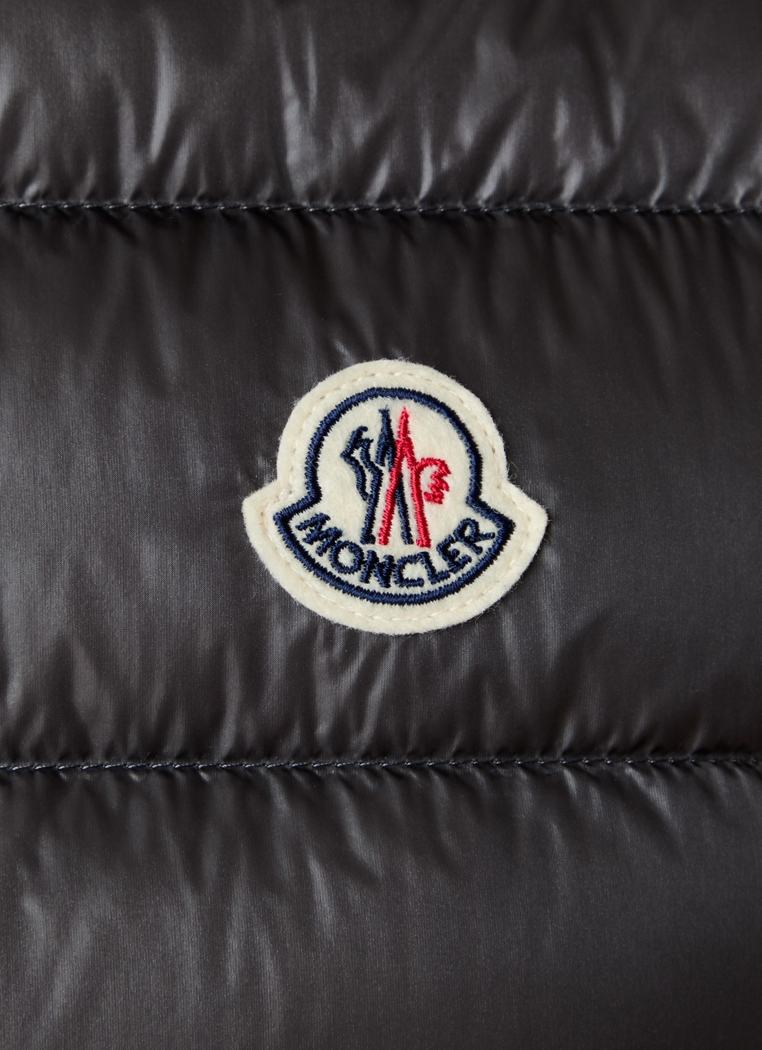 Moncler Gui gewatteerde bodywarmer met donsvulling en logo - detail 4 antraciet