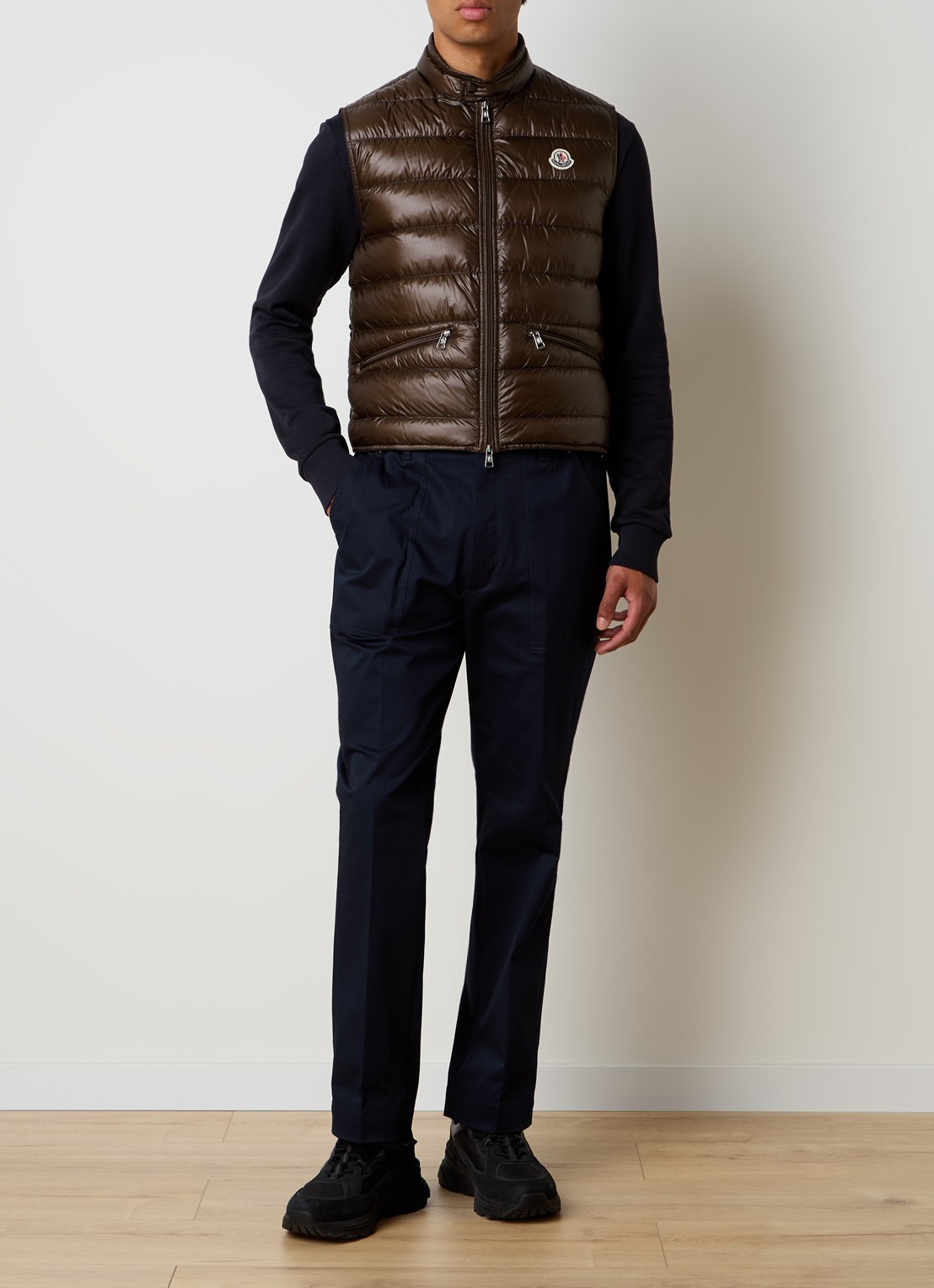 Moncler Gui gewatteerde bodywarmer met donsvulling en logo - voorkant 3 bruin