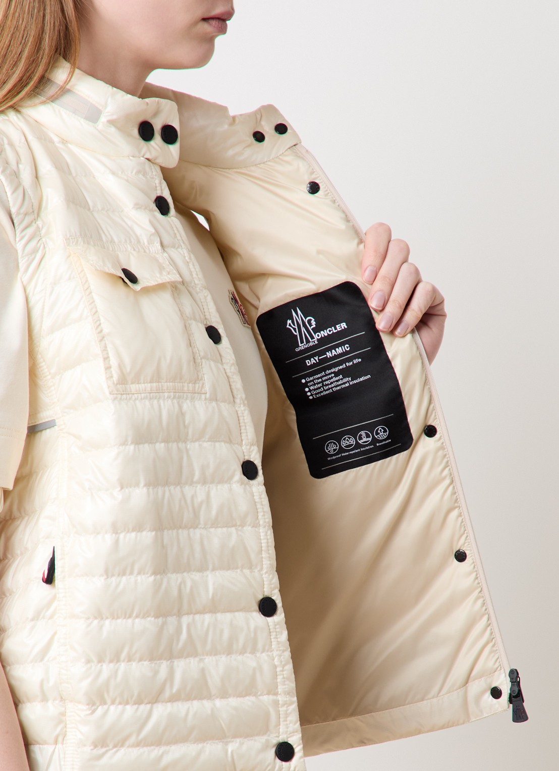 Moncler Gumiane gewatteerde bodywarmer met donsvulling en opbergbare capuchon - detail 4 creme