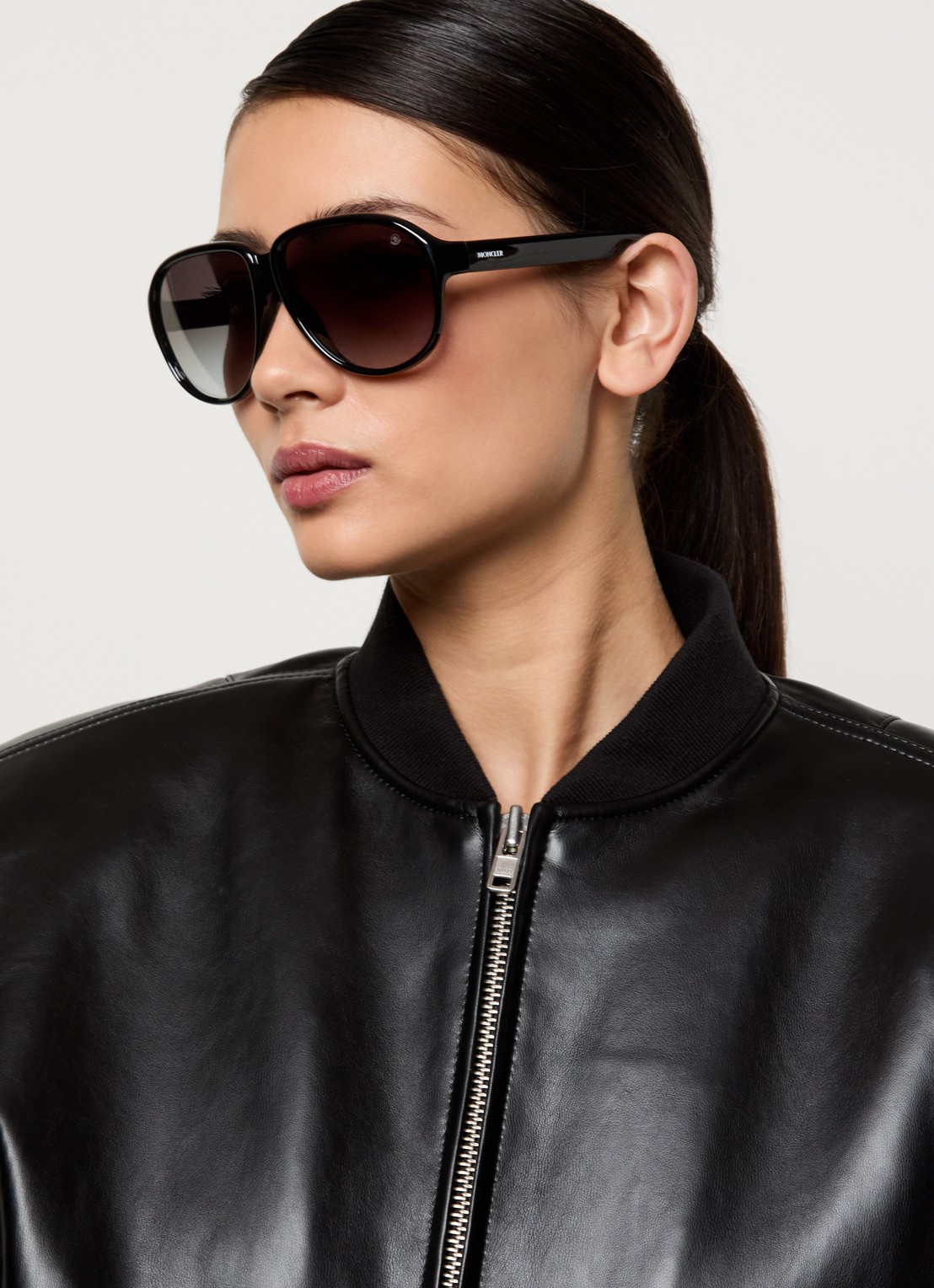 Moncler Halcyonne zonnebril ME8001 - voorkant 2 zwart