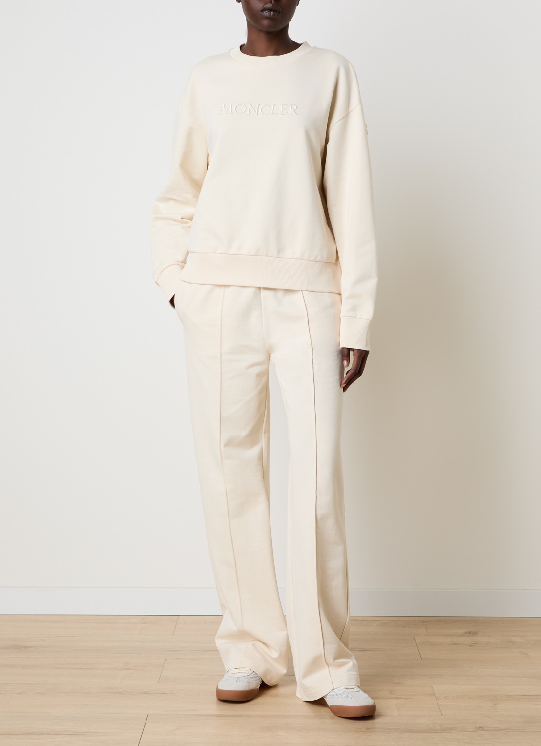 Moncler High waist flared fit joggingbroek met steekzakken - voorkant 5 naturel
