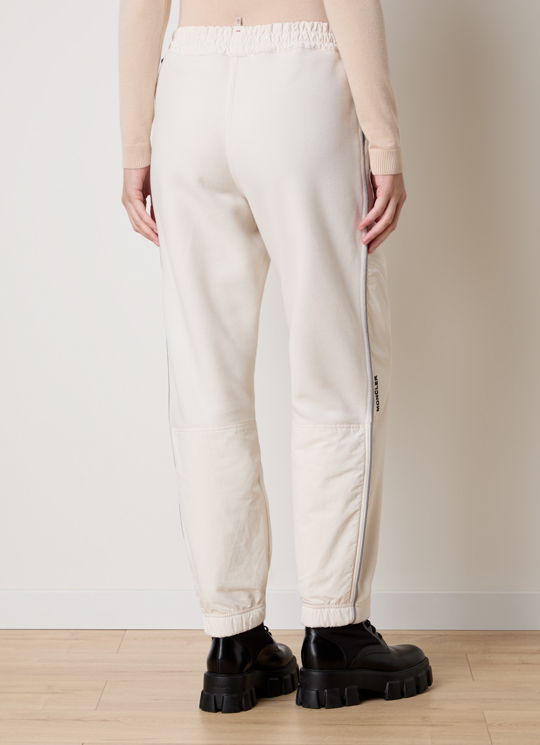 Moncler High waist tapered fit broek met steekzakken - achterkant gebroken wit