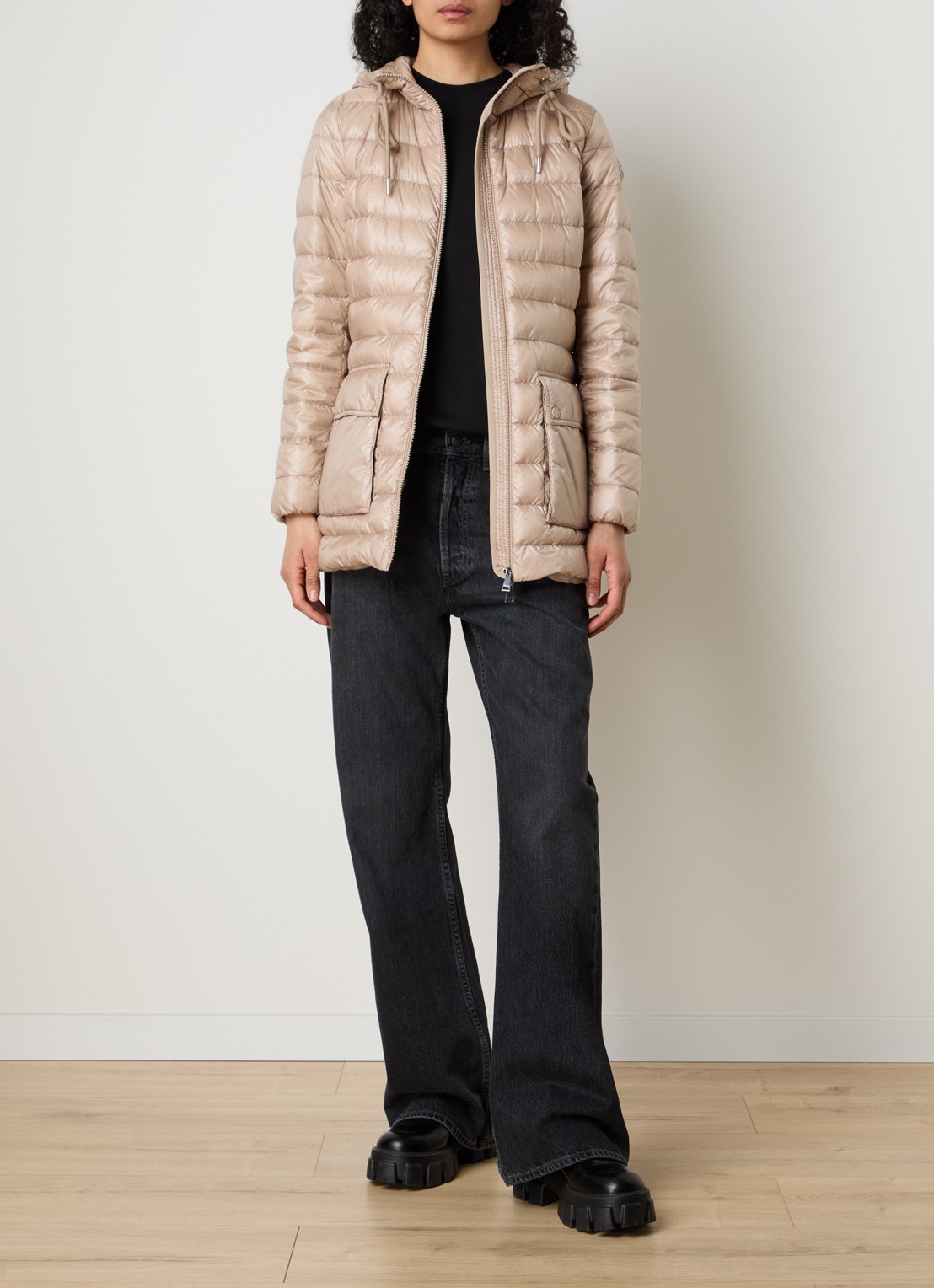 Moncler Jasmin gewatteerde parka met donsvulling en klepzakken - voorkant 6 beige
