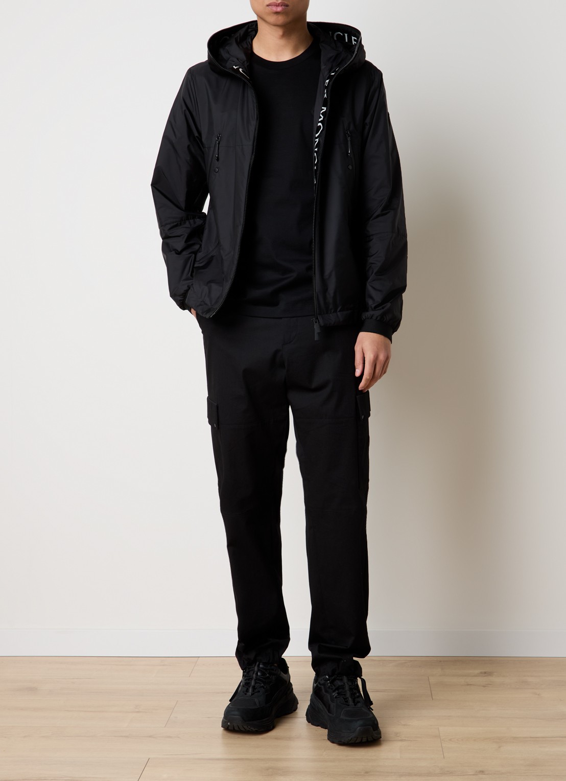 Moncler Junichi windjack met capuchon - voorkant 2 zwart