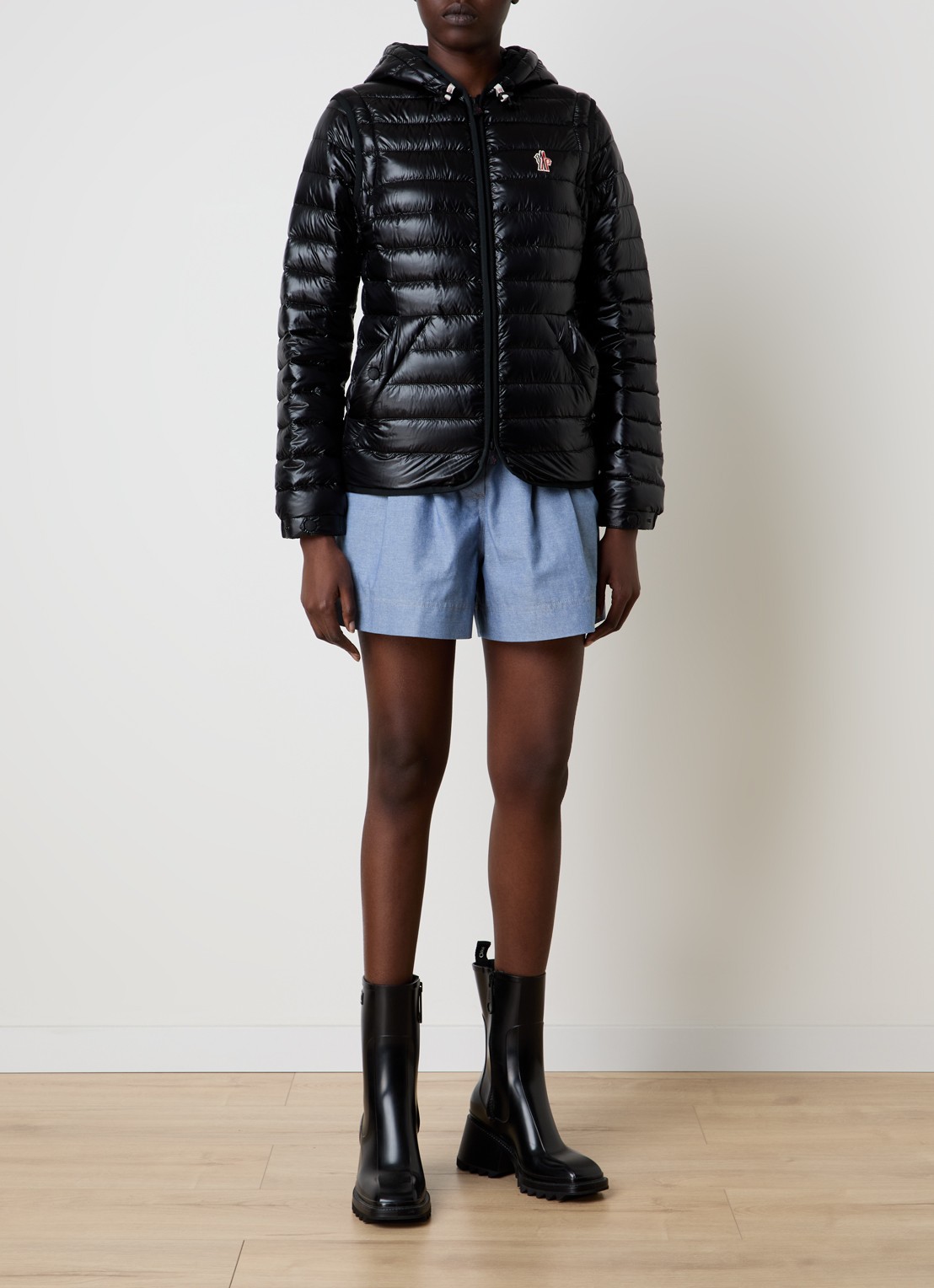 Moncler Karuras puffer jack met donsvulling en capuchon - voorkant 3 zwart