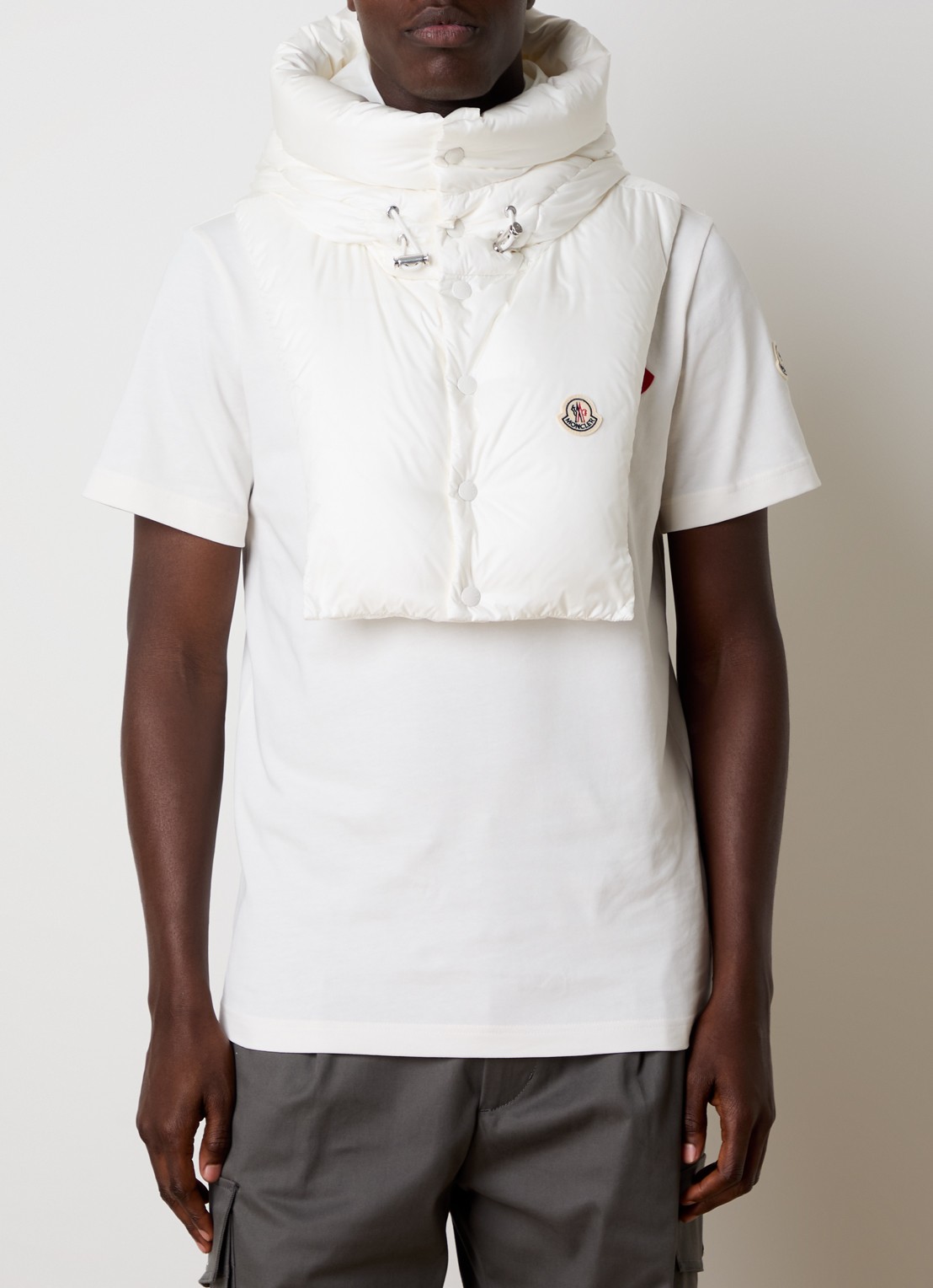 Moncler Kraag met capuchon en donsvulling - detail wit