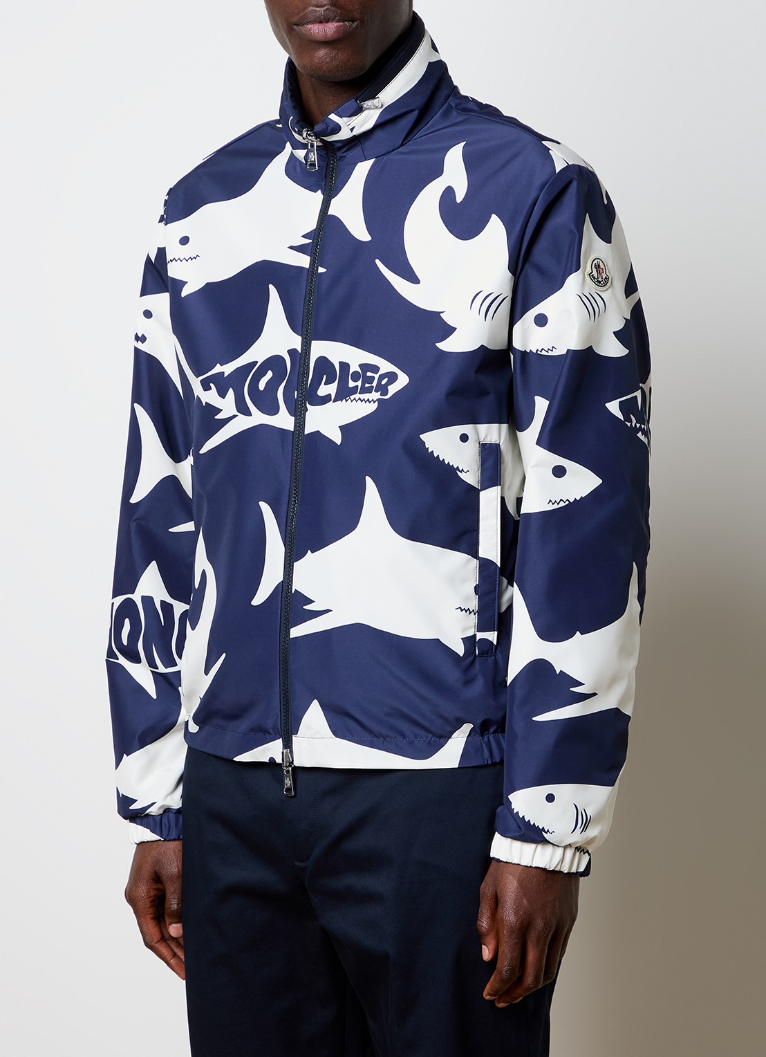 Moncler Lachat reversible jack met opbergbare capuchon - detail 2 donkerblauw