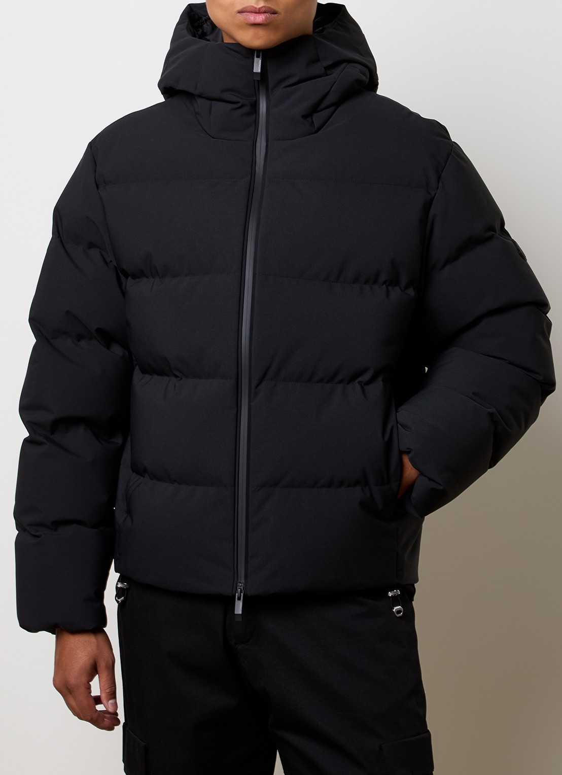 Moncler Languedoc puffer jack met donsvulling en capuchon - detail zwart