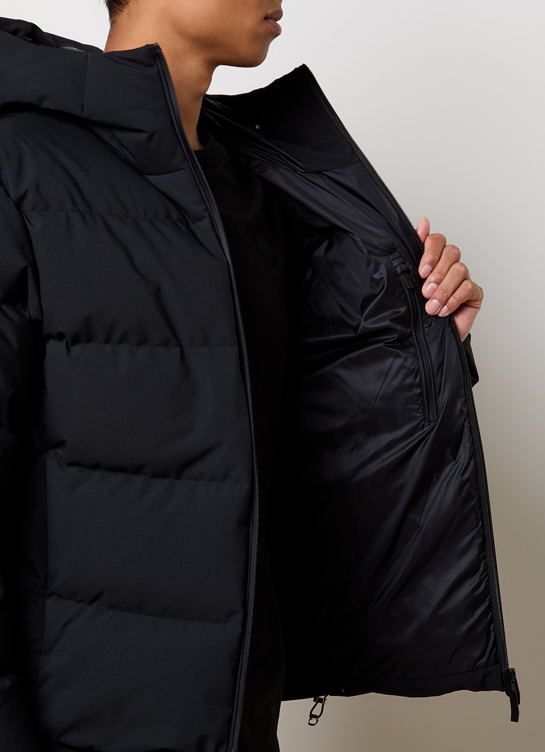 Moncler Languedoc puffer jack met donsvulling en capuchon - detail 3 zwart