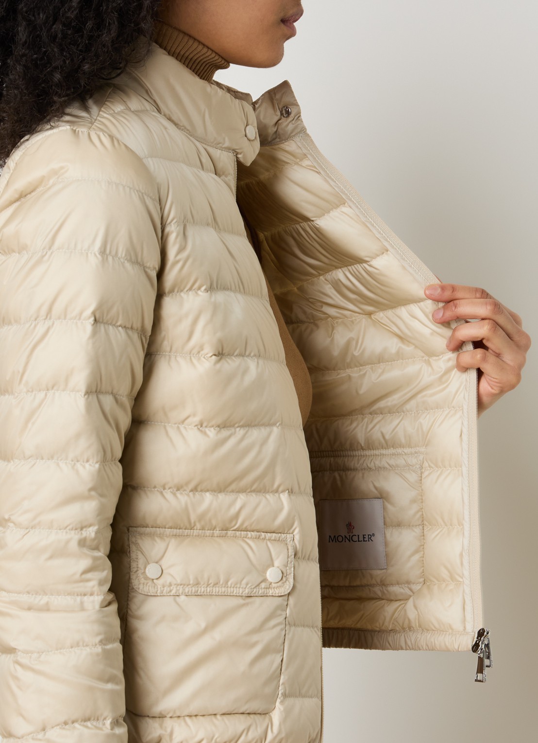 Moncler Lans gewatteerd jack met donsvulling en klepzakken - detail 5 beige