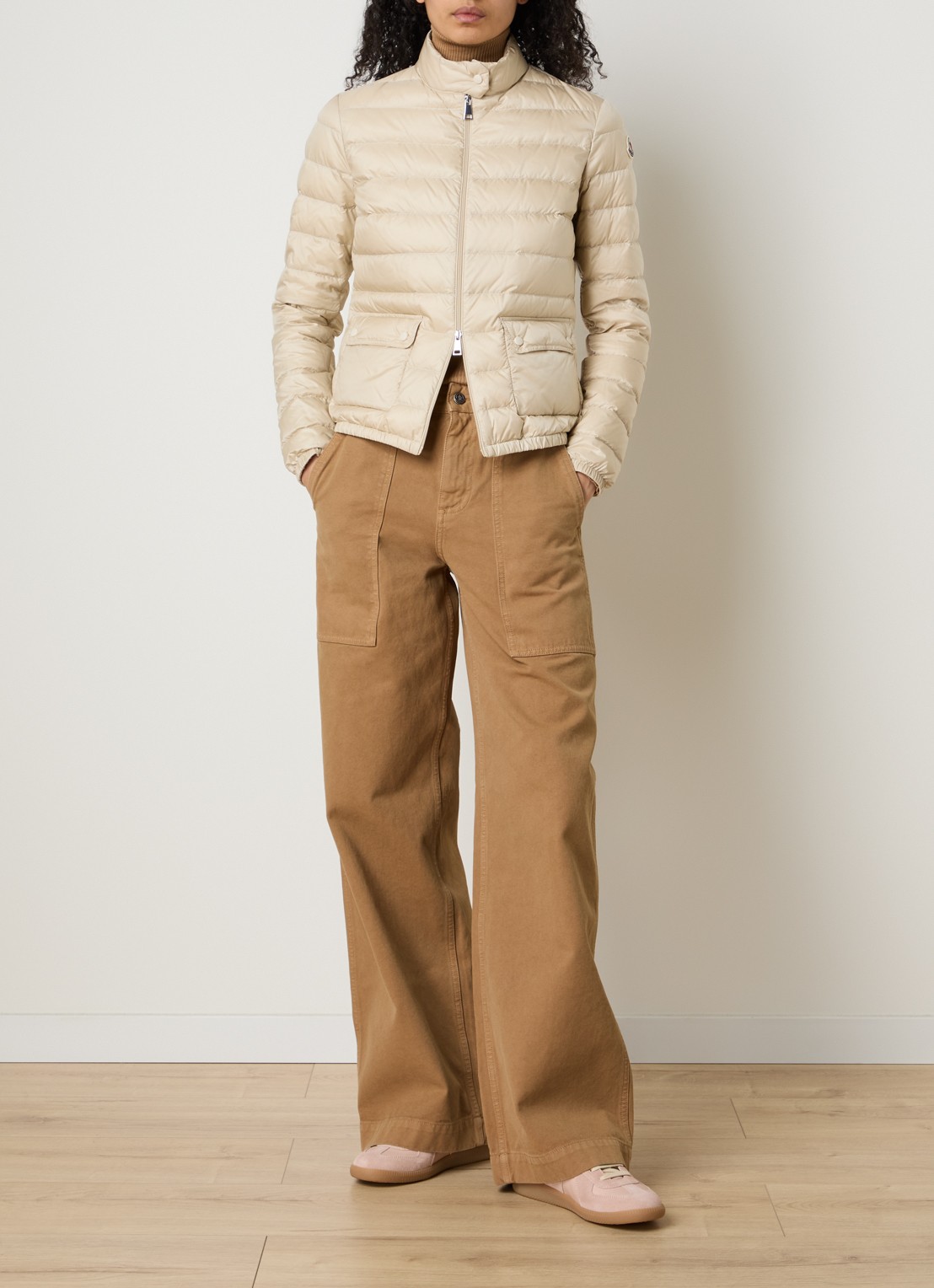 Moncler Lans gewatteerd jack met donsvulling en klepzakken - voorkant 3 beige
