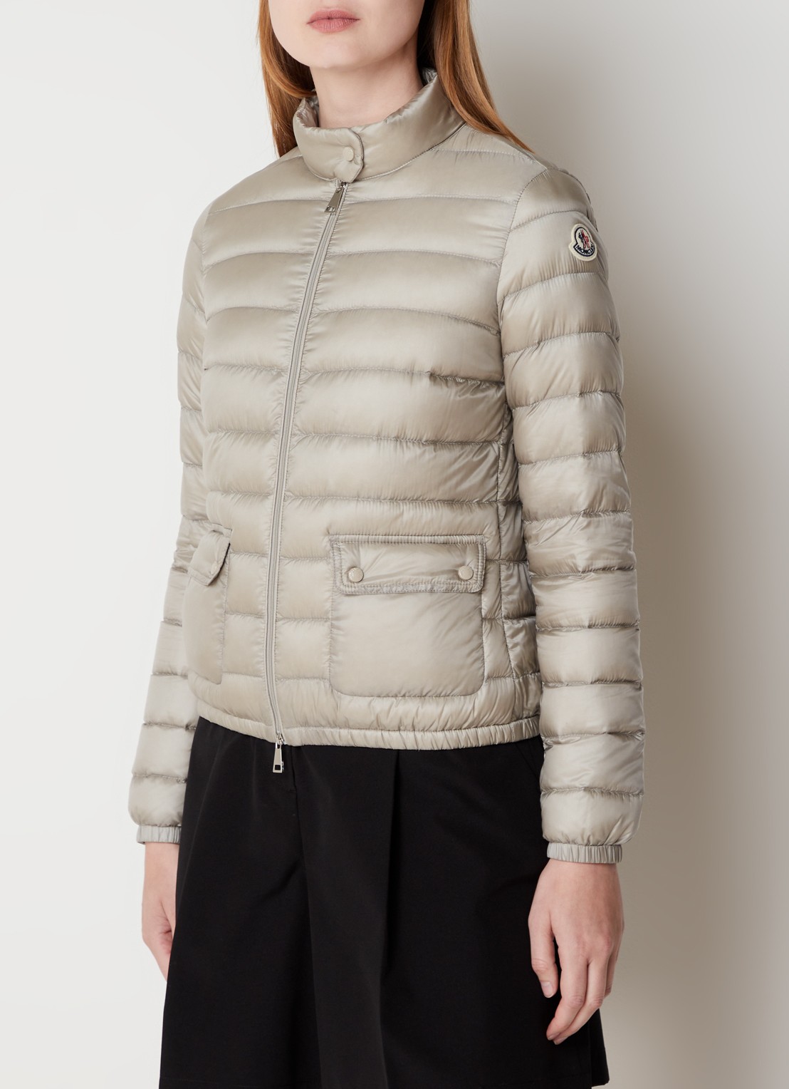 Moncler Lans gewatteerd jack met donsvulling met logoborduring - detail donkerbeige