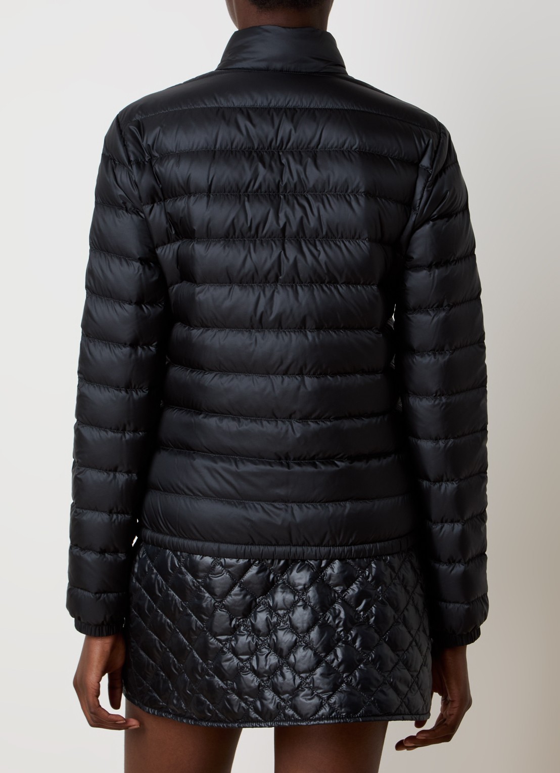 Moncler Lans gewatteerde jas met donsvulling en klepzakken - achterkant zwart