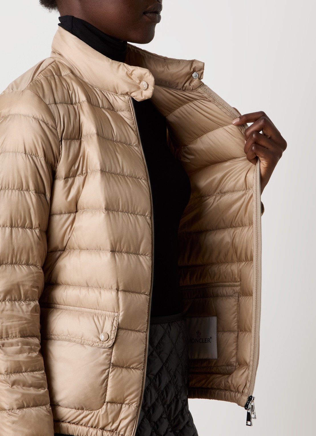 Moncler Lans gewatteerde jas met donsvulling en klepzakken - detail 3 beige