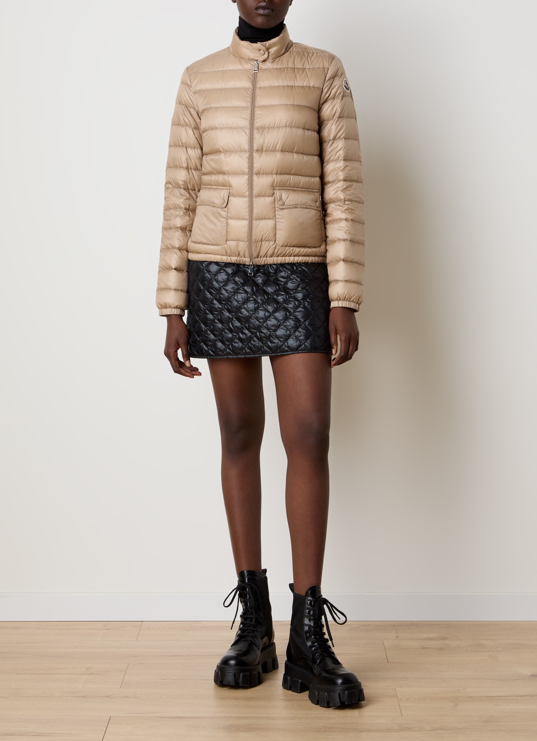 Moncler Lans gewatteerde jas met donsvulling en klepzakken - voorkant 6 beige