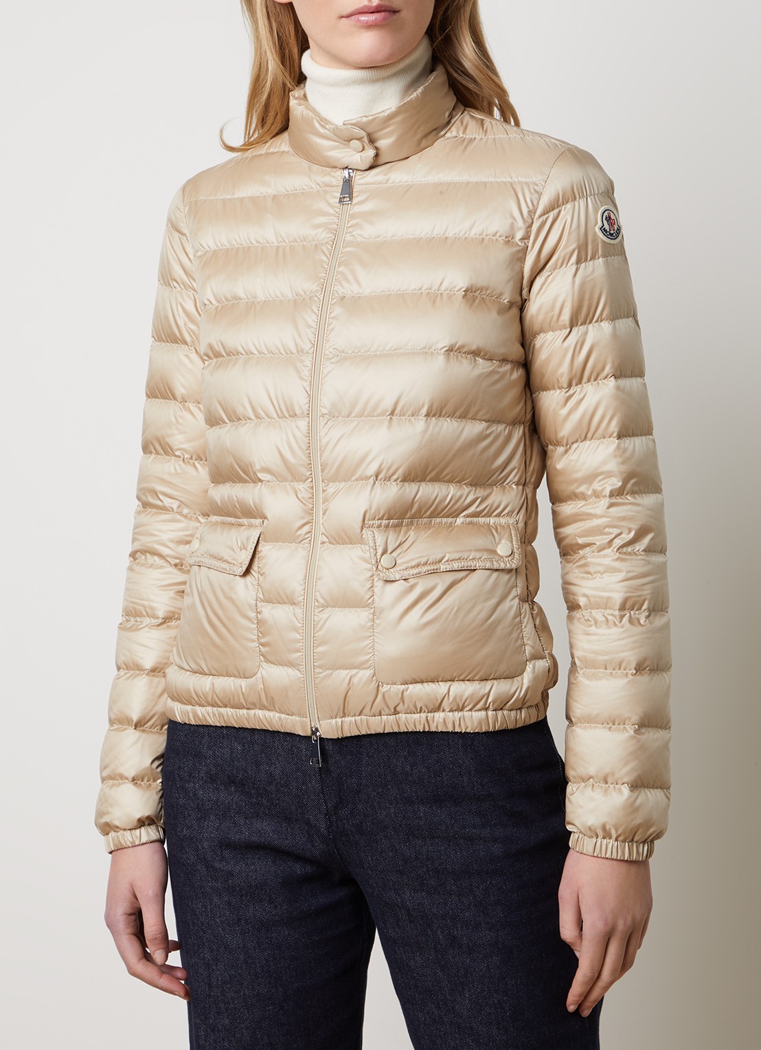 Moncler Lans puffer jack met donsvulling en klepzakken - detail 2 beige