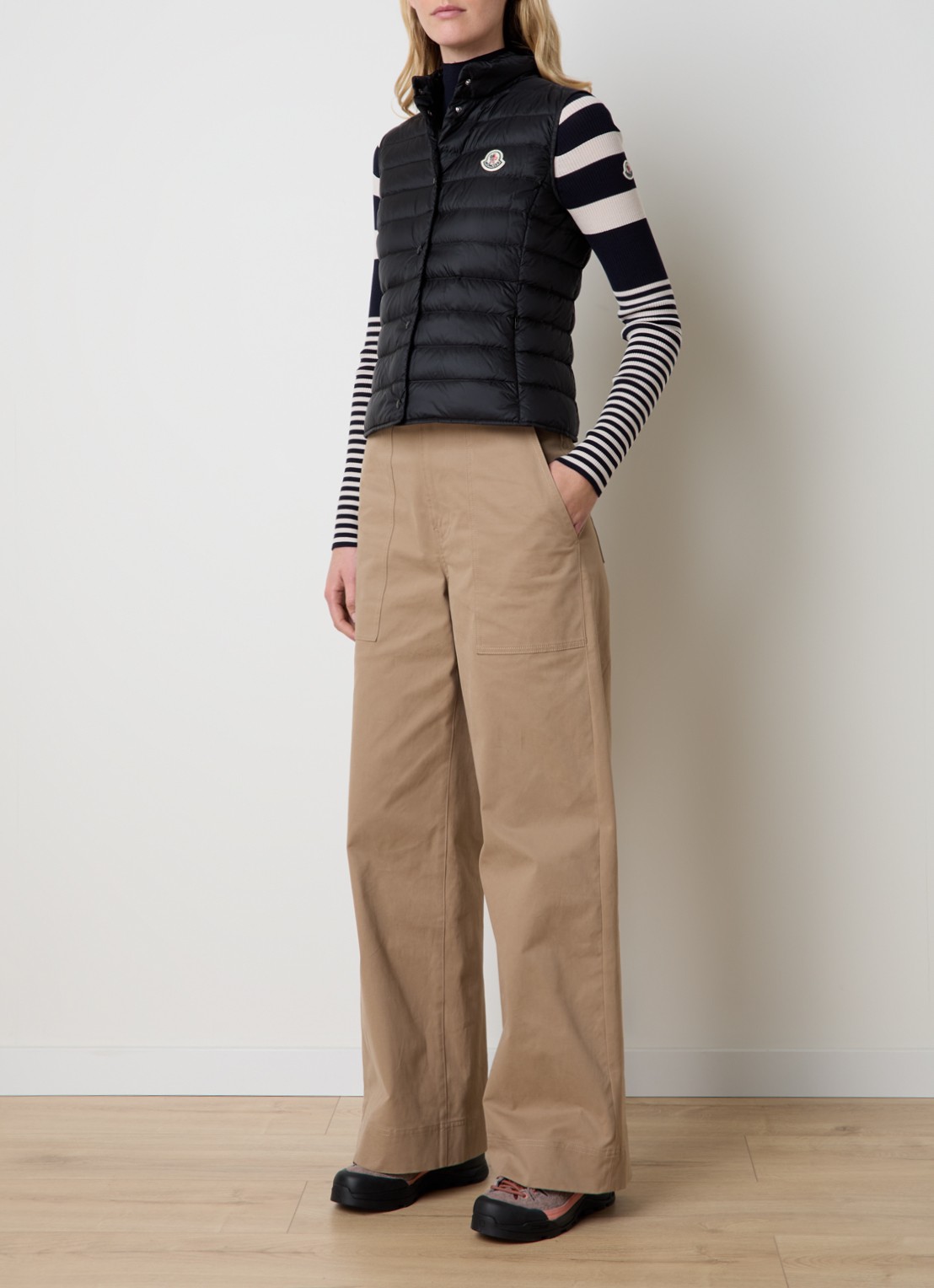 Moncler Liane gewatteerde bodywarmer met donsvulling en logo - voorkant 3 zwart