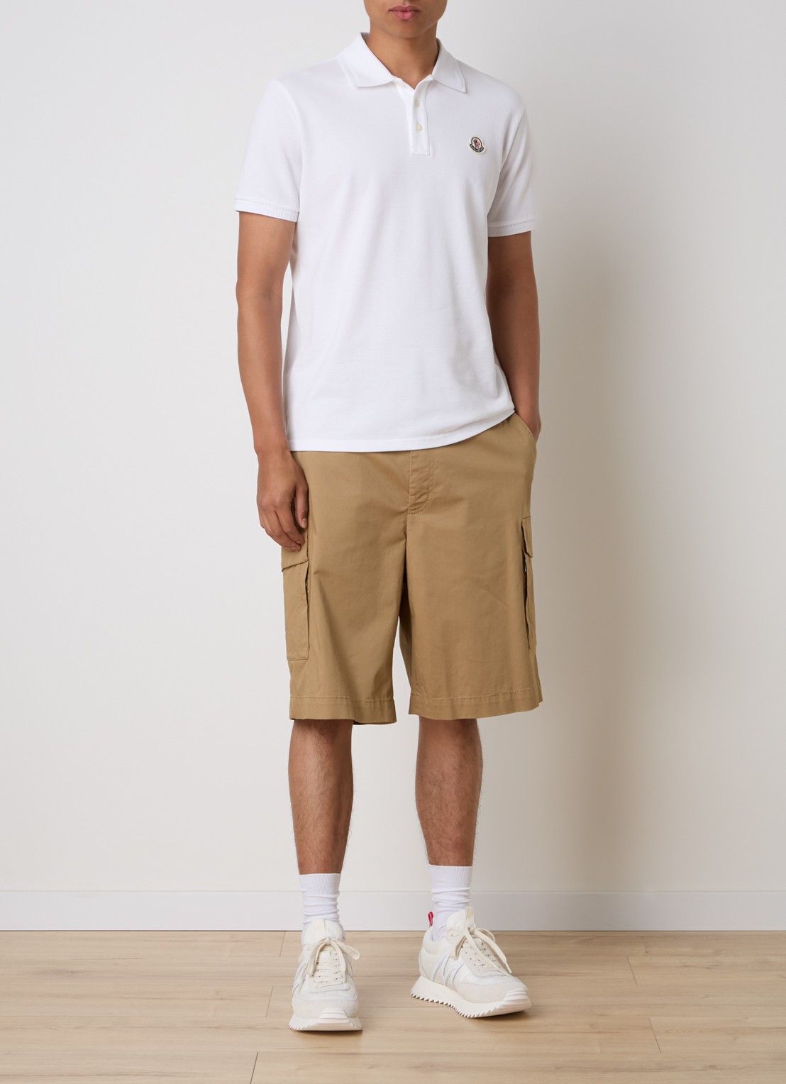 Moncler Loose fit korte cargobroek met steekzakken - voorkant 5 camel
