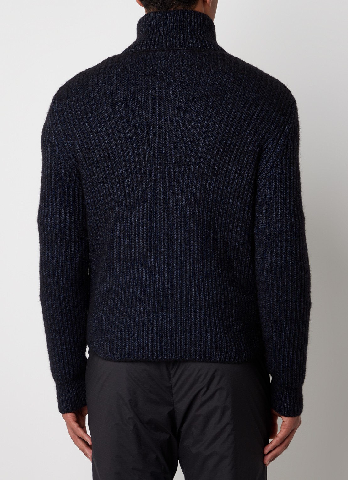 Moncler M3543 grofgebreid vest in wolblend met gewatteerd voorpand met donsvulling - achterkant 6 donkerblauw