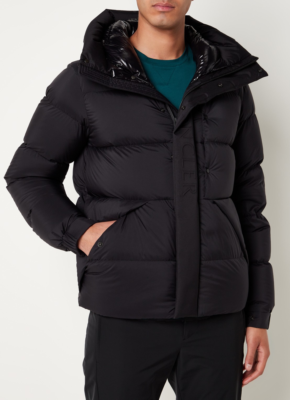 Moncler Madeira puffer jack met donsvulling en logo - detail 4 zwart