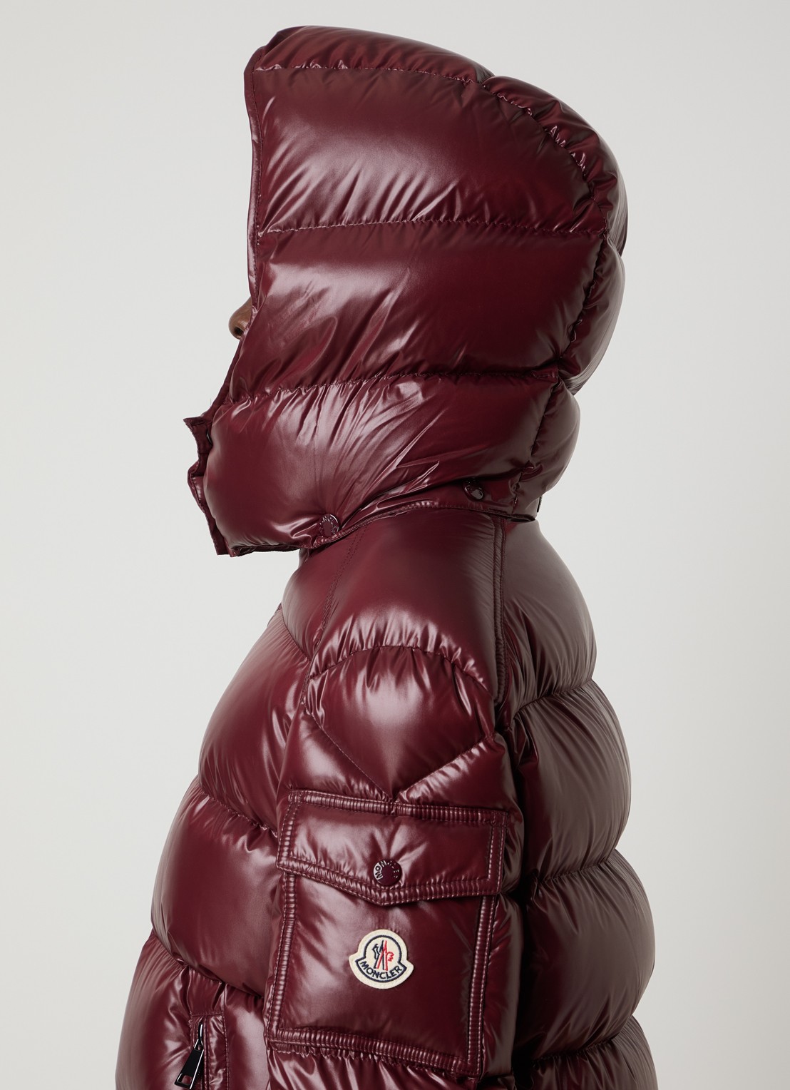 Moncler Maire puffer jack met donsvulling en afneembare capuchon - detail 2 bordeauxrood