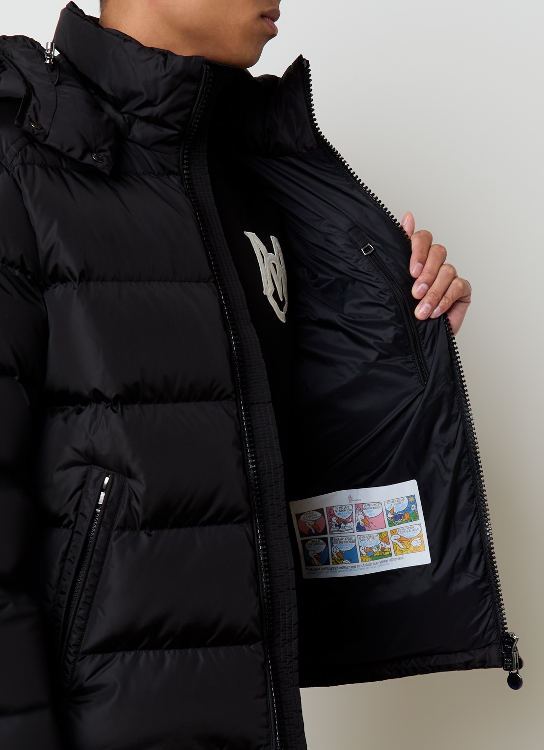 Moncler Maya puffer jack met donsvulling en afneembare capuchon - detail 3 zwart