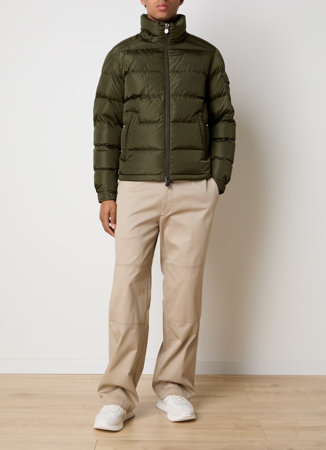 Moncler Maya puffer jack met donsvulling en afneembare capuchon - voorkant 3 bronsgroen