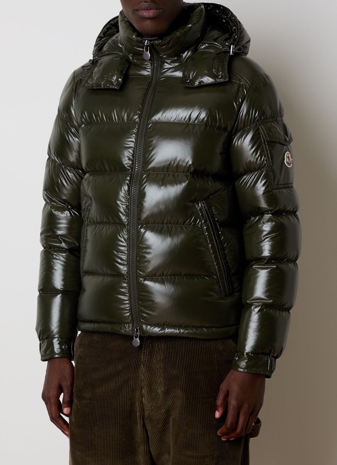Moncler Maya puffer jack met donsvulling en afneembare capuchon - detail bronsgroen