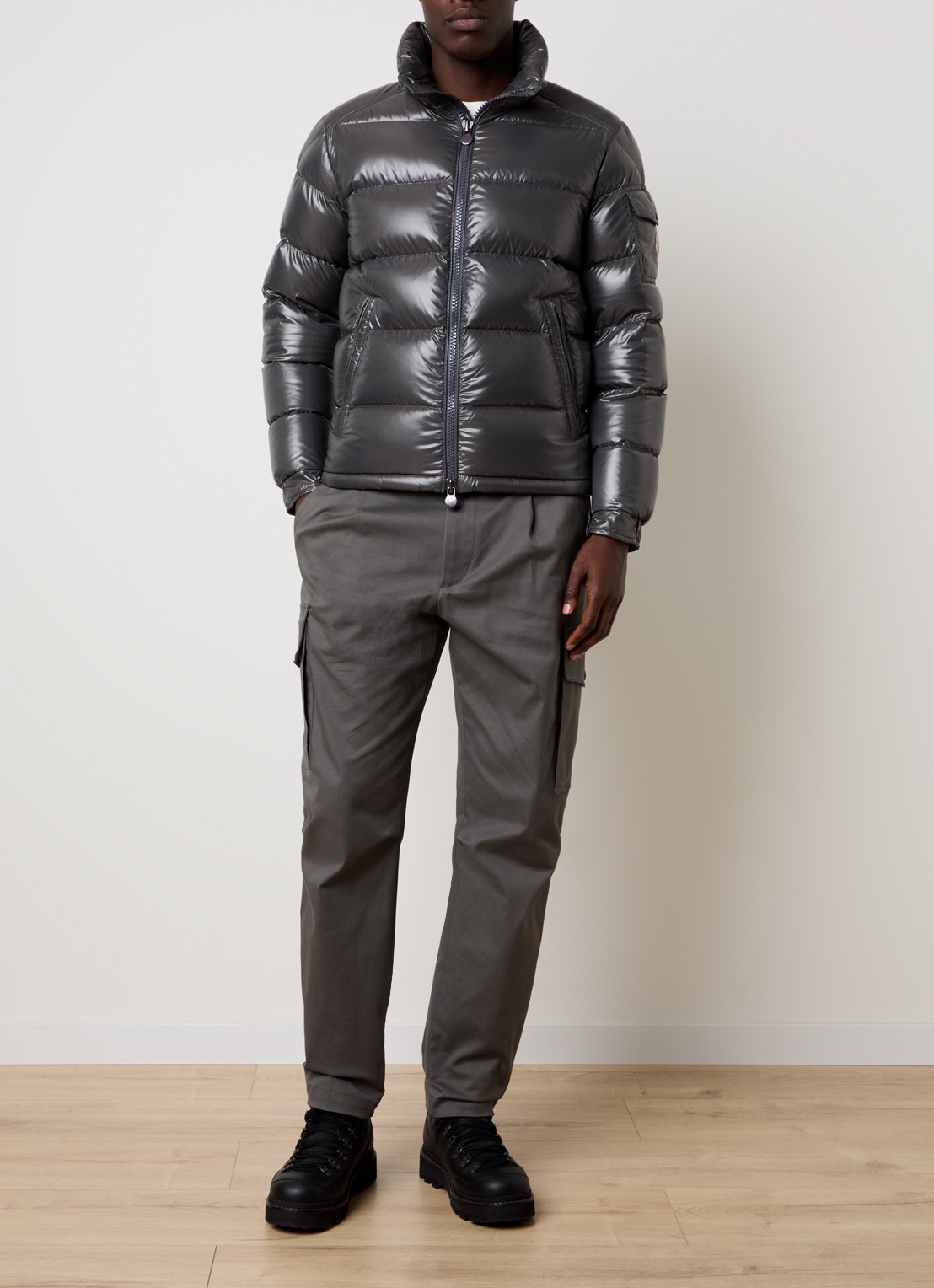 Moncler Maya puffer jack met donsvulling en afneembare capuchon - voorkant 3 grijs