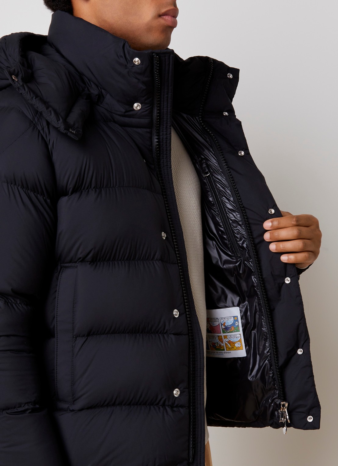Moncler Maya puffer jack met donsvulling en ritszakken - detail 5 zwart