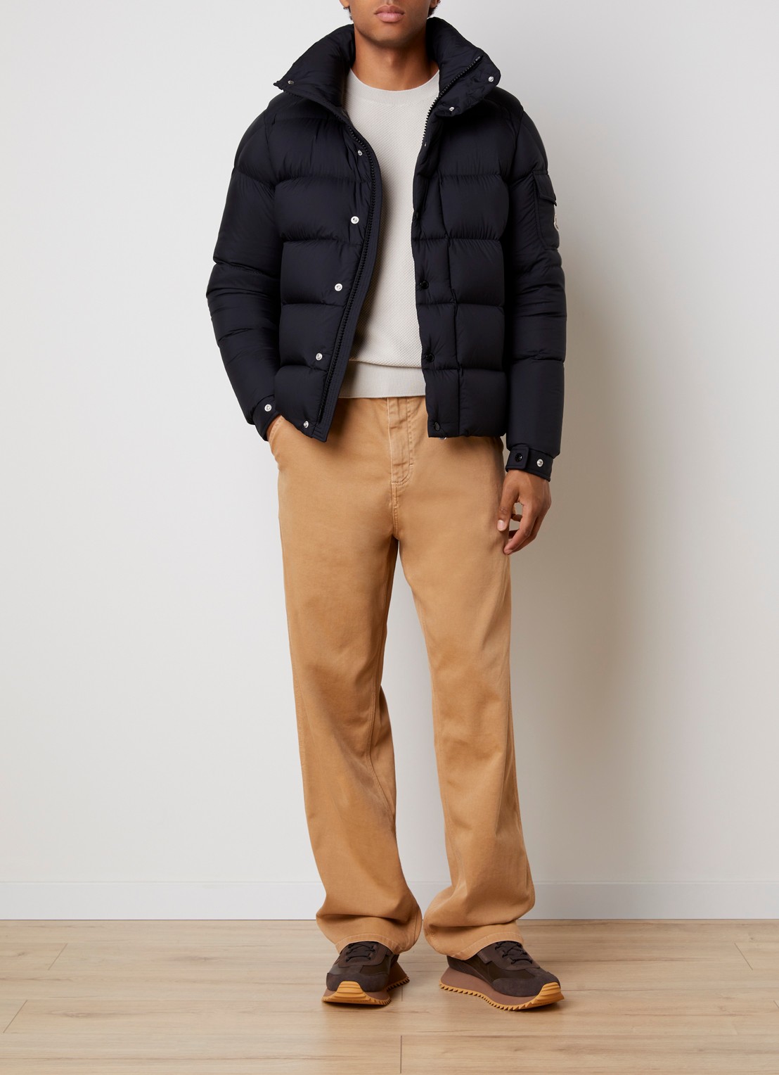 Moncler Maya puffer jack met donsvulling en ritszakken - voorkant 2 zwart