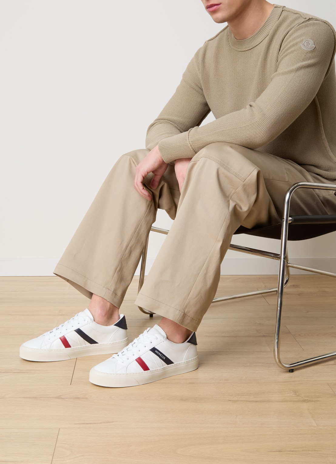 Moncler Monaco sneaker van kalfsleer met logo - voorkant 2 wit