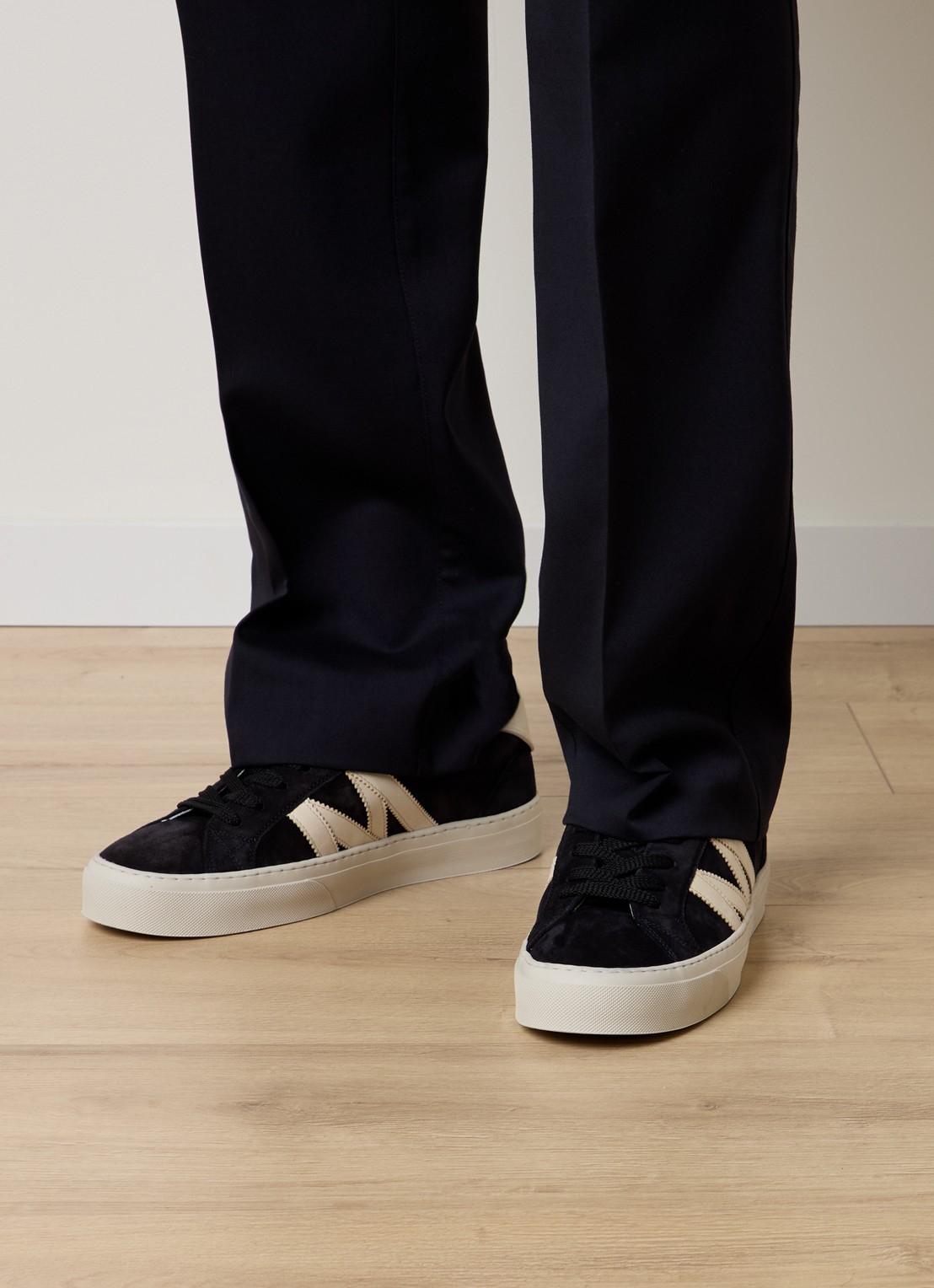 Moncler Monaco2 sneaker van suède met nubuck details - voorkant 2 donkerblauw