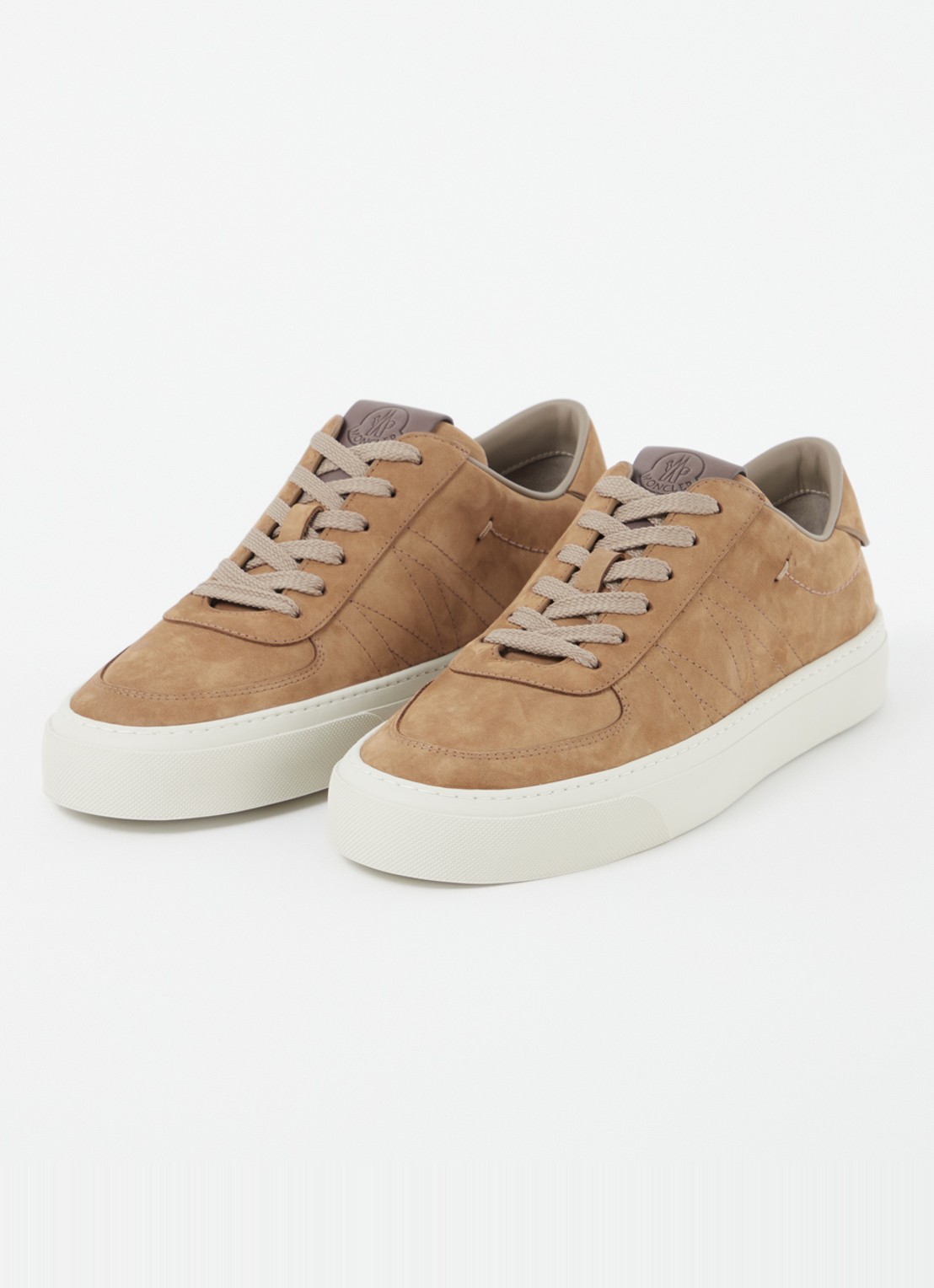 Moncler Monclub sneaker van suède - detail camel