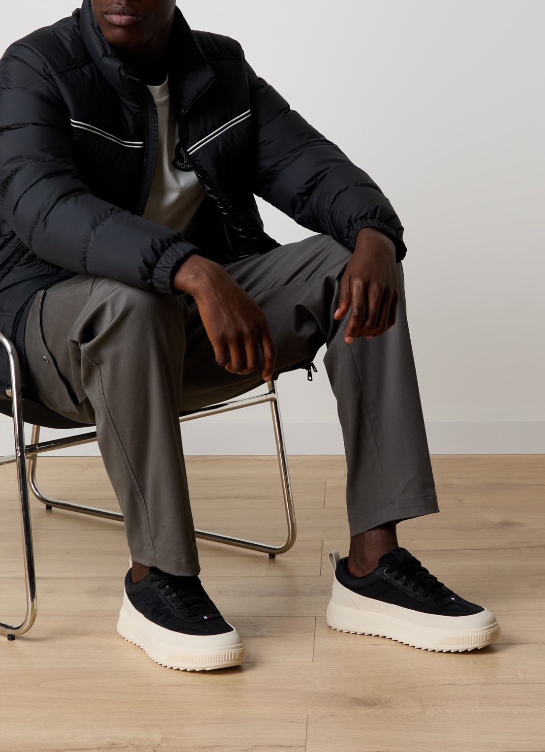 Moncler Monpulse sneaker met suède details - voorkant 2 zwart