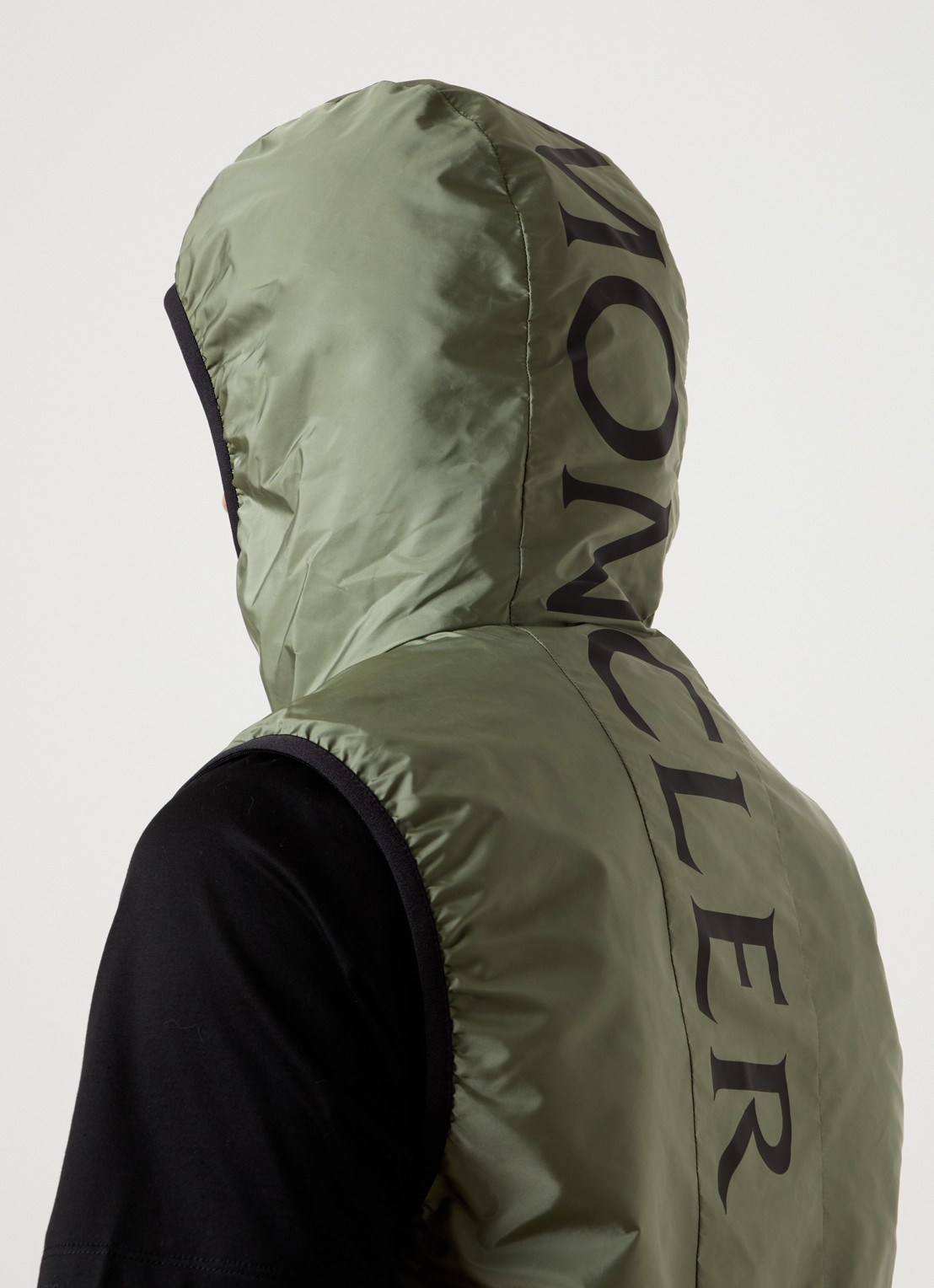 Moncler Moretan bodywarmer met capuchon en waterafstotende coating - detail 3 mosgroen