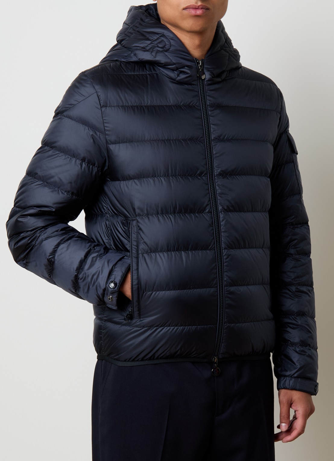 Moncler Najan puffer jack met donsvulling en ritszakken - detail 3 donkerblauw